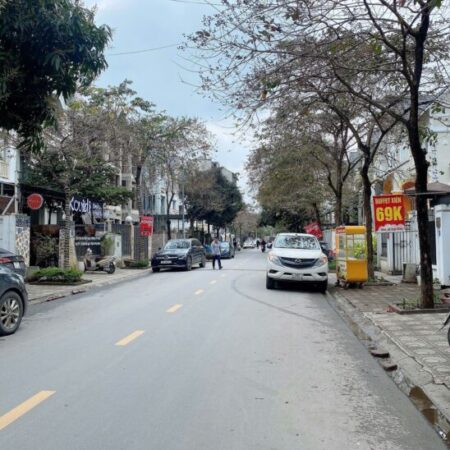 Bán nhà mặt phố Khương Trung, kinh doanh sầm uất, vỉa hè 2m, 7 tầng, 61m2, 21 tỷ.