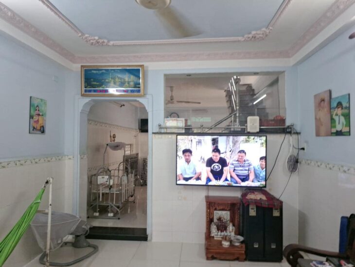 Nhà 2 tầng, mặt tiền hẻm kinh doanh trãi nhựa 4m, 160m2, thu nhập 240triệu/Tháng, 803 Huỳnh Tấn