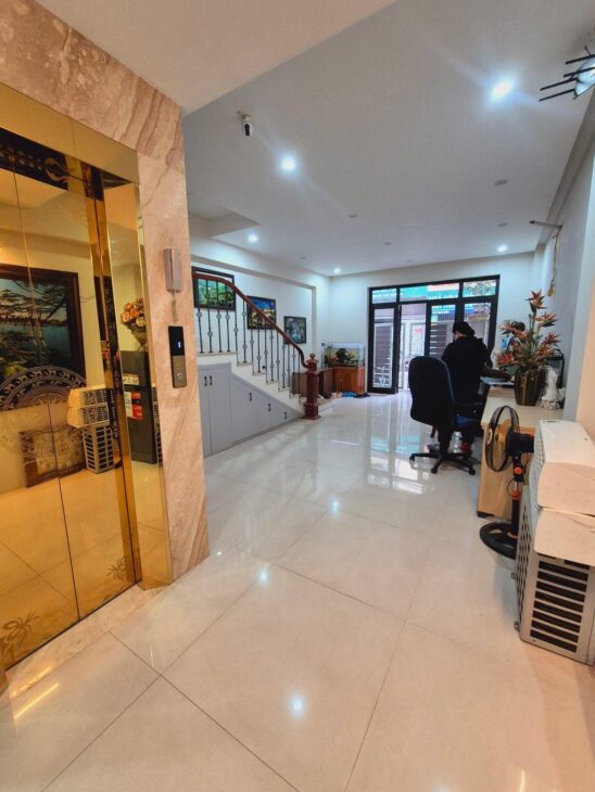 Bán nhà Mặt Phố Quan Nhân 84m2/ 5T Thang máy, MT 5m 33 Tỷ, QH ổn định, KD đỉnh