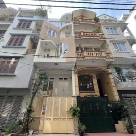 Duy nhất! Phân lô Hoàng Quốc Việt, 7 chỗ vào nhà, 65m2 sổ, 17.3 tỷ, mặt tiền 5m