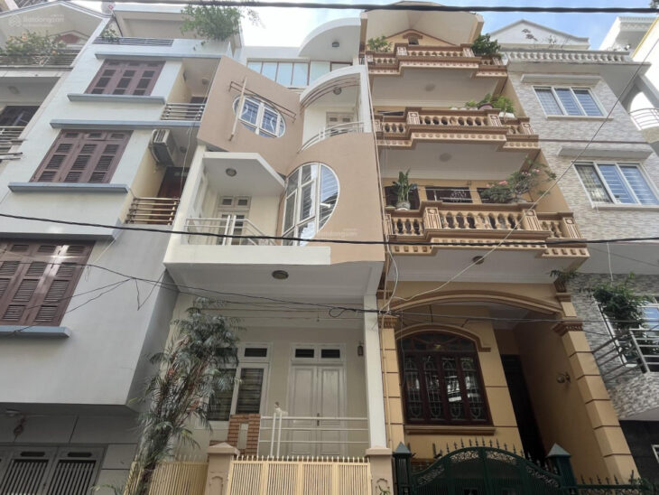 Duy nhất! Phân lô Hoàng Quốc Việt, 7 chỗ vào nhà, 65m2 sổ, 17.3 tỷ, mặt tiền 5m