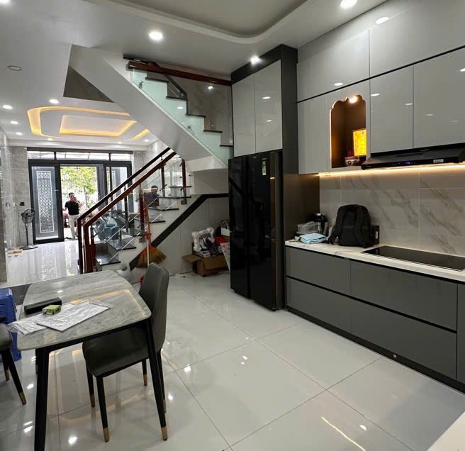 NHÀ ĐẸP – GIÁ TỐT – Vị Trí Tại : Đường Hòa Hưng – Quận 10 – Hồ Chí Minh