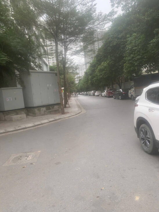 Bán gấp nhà Phân lô ngõ ô tô 90 Nguyễn Tuân: DT 24m2 , 4 tầng, MT 3,2m. Giá 5,2 tỷ.