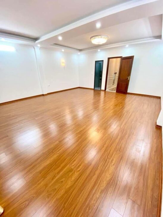 nhà đẹp Long Biên 90m x 5 tầng, mặt tiền 6m , gara 7 chỗ, vỉa hè, ôtô tránh, thang máy, full nội