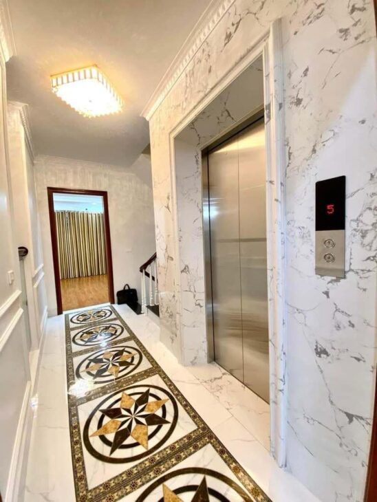 nhà đẹp Long Biên 90m x 5 tầng, mặt tiền 6m , gara 7 chỗ, vỉa hè, ôtô tránh, thang máy, full nội