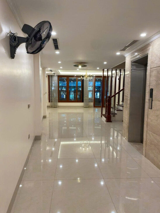 Bán nhà mặt phố Nhật Chiêu 110m2, 5T thang máy, MT6.6m view Hồ Tây cực đẹp giá 72 tỷ