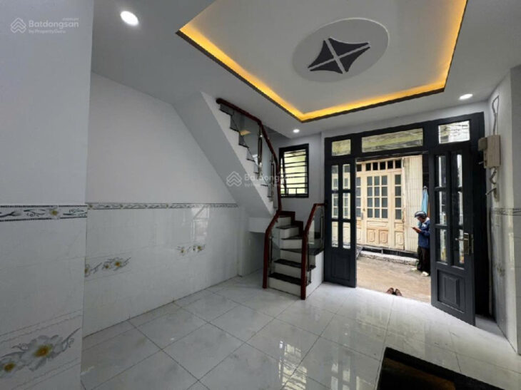 Chỉ nhỉnh 3 tỷ cách 1 căn ra mặt tiền, P15 khu dân cư hiện hữu, không lộ giới, oto đổ cửa