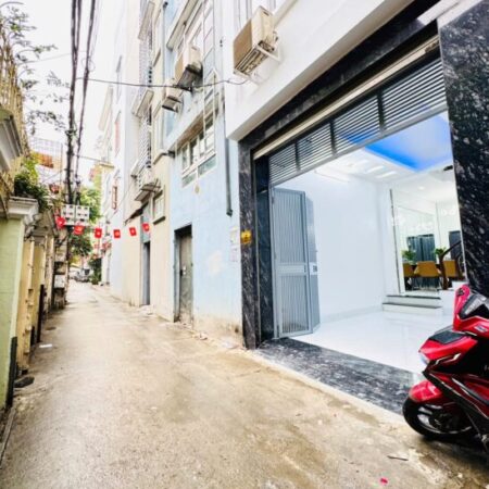 BÁN NHÀ TRUNG TÂM CẦU GIẤY Ô TÔ ĐỖ CỬA PHÂN LÔ NGÕ THÔNG THOÁNG NHÀ ĐẸP CHỈ 8,3 TỶ