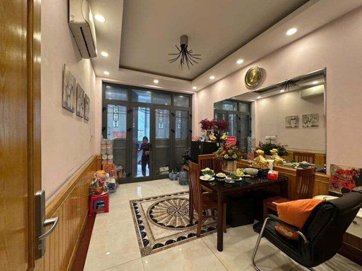 Ôi rẻ quá! Bán nhà NGỌC KHÁNH, 40m2, chỉ 6,8 tỷ, Phố VIP, Ngõ thông, Gần hồ, Ở ngay