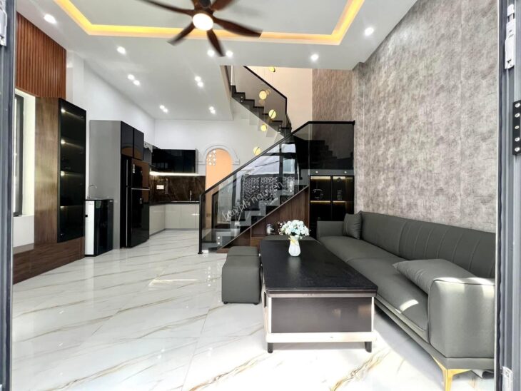 **Bán nhà mặt tiền Võ Thành Trang, phường 11 Tân Bình (4,5*15) 3 tầng