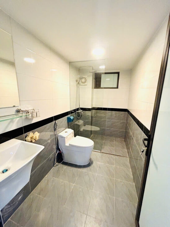 Bán nhà Phố Phương Mai_Hiếm Nhà Bán_Ba Ngủ_Lô Góc__32mx6T_Giá: 6.95 Tỷ_Lh: 0396935190.