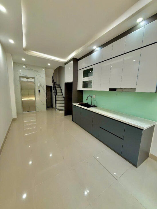 Bán nhà phố Thanh Nhàn, Lô Góc Ba Thoáng, Có Thang Máy, 30mx5T, Giá: 7.95 Tỷ, Lh: 0396935190.