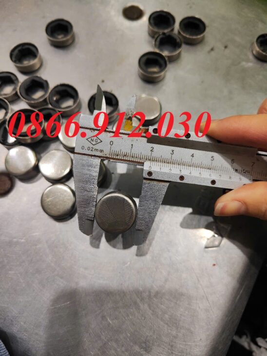 Chụp Ốc Vít Inox Chân Cầu Thang