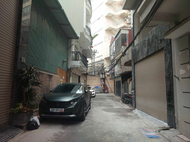 BÁN NHÀ MỐI PHỐ NGUYỄN VĂN CỪ, GARA Ô TÔ – 7 TẦNG THANG MÁY 40M2, 7 TẦNG, MẶT TIỀN 4M, 16.8 TỶ.