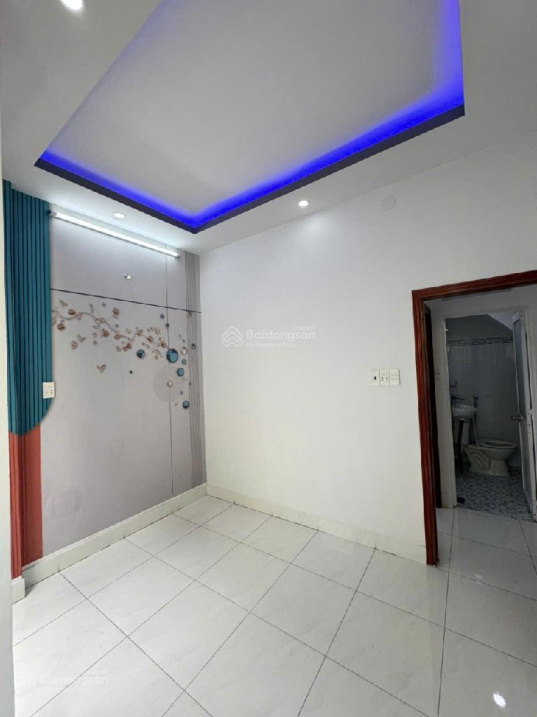 Chỉ nhỉnh 3 tỷ cách 1 căn ra mặt tiền, P15 khu dân cư hiện hữu, không lộ giới, oto đổ cửa