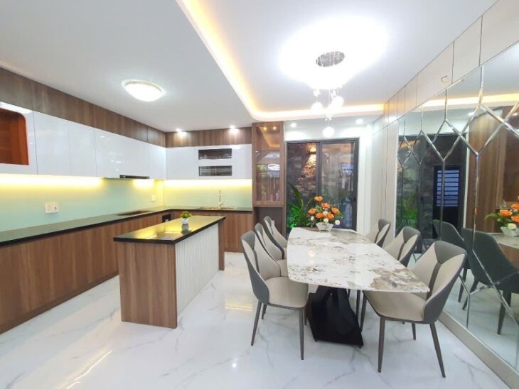 Nhà phố đẹp 3 tầng x 75m2, full nội thất, đường 5m5 cạnh biển Nguyễn Tất Thành, Hòa Minh – Chỉ