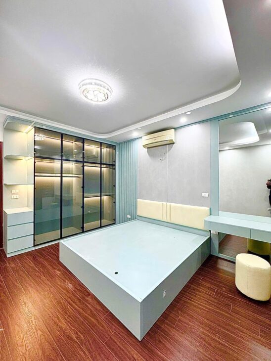 BÁN NHÀ TRUNG TÂM HAI BÀ TRƯNG NHÀ MỚI KÍNH KOONG LÔ GÓC Ô TÔ VÀO NHÀ KINH DOANH ONLINE GIÁ 10 TỶ