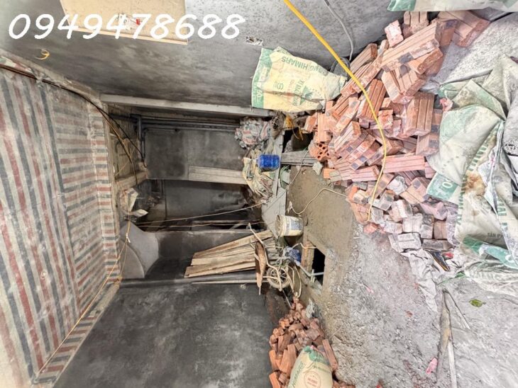 BÁN NHÀ 5 TẦNG – THANH MÁY – Ô TÔ ĐỖ CỬA – 10M RA MẶT ĐƯỜNG CHÍNH – GẦN CÔNG VIÊN HÒA BÌNH.