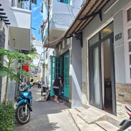 NHÀ PHẠM THẾ HIỂN 30M2 x 2 TẦNG GIÁ 4.3 TỶ GẦN Ô TÔ TRÁNH