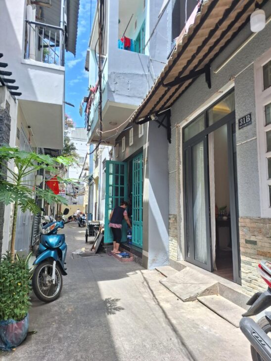 NHÀ PHẠM THẾ HIỂN 30M2 x 2 TẦNG GIÁ 4.3 TỶ GẦN Ô TÔ TRÁNH