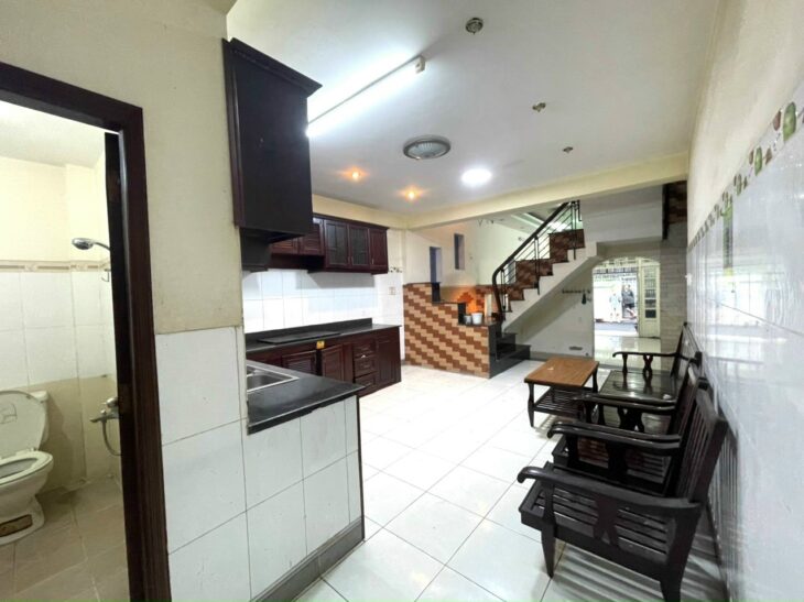 4.7 tỷ- nhả 2 tầng- căn góc thoáng Lê Quang Định- 3.5mx14m- CN 45m2-gần mặt tiền