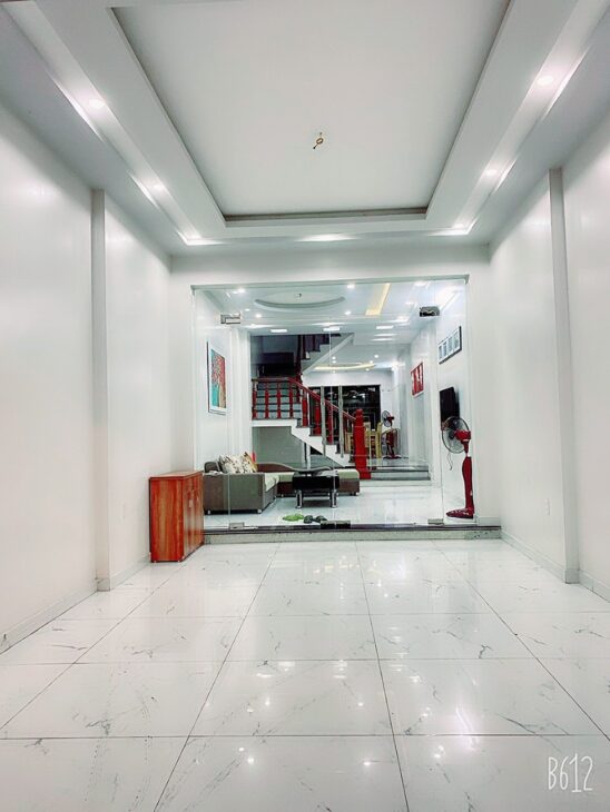 Bán nhà tuyến 2 Văn Cao, 72m 4 tầng, Giá 7.4 tỉ, đang cho thuê 25 tr/tháng