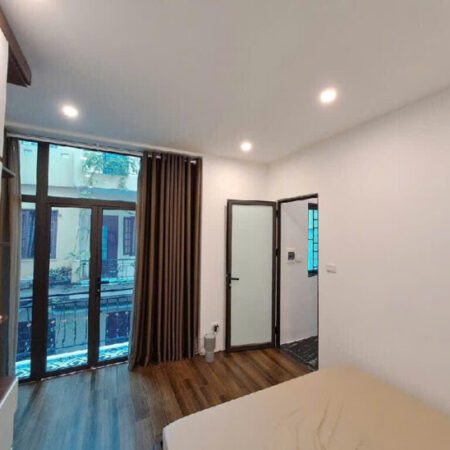 Nhà 3 tầng mặt phố Tam Khương Đống Đa cách ô tô tránh 3 mét, sổ đỏ chính chủ, vuông vắn