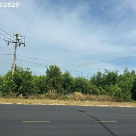 Bán đất NGỘP 3280m2 mặt tiền Hùng Vương, TX LaGi giá rẻ nhất chỉ 2.1 triệu/m2 View Biển Bán đất NGỘP 3280m2 mặt tiền Hùng Vương, TX LaGi giá rẻ nhất chỉ 2.1 triệu/m2 View Biển