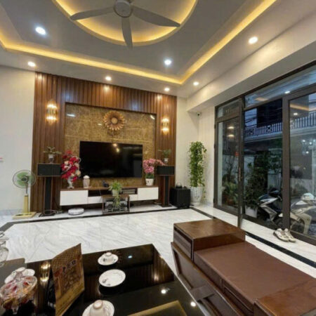 Bán nhà ngõ Nam Pháp – 98m 3 tầng độc lập, sân cổng riêng, GIÁ 5.7 tỉ đẹp như mới