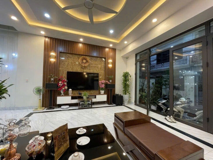 Bán nhà ngõ Nam Pháp – 98m 3 tầng độc lập, sân cổng riêng, GIÁ 5.7 tỉ đẹp như mới