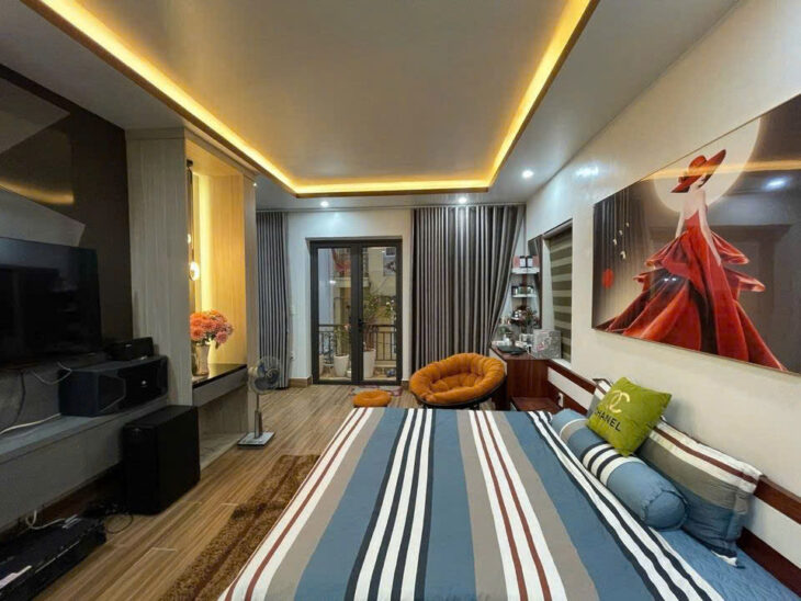 Bán nhà ngõ Nam Pháp – 98m 3 tầng độc lập, sân cổng riêng, GIÁ 5.7 tỉ đẹp như mới