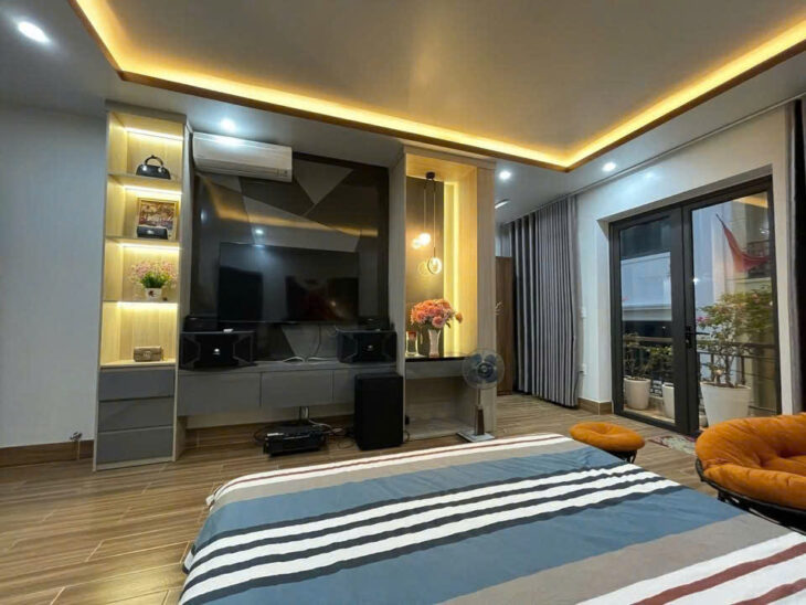 Bán nhà ngõ Nam Pháp – 98m 3 tầng độc lập, sân cổng riêng, GIÁ 5.7 tỉ đẹp như mới