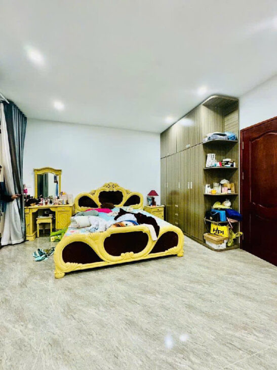 bán nhà Đống Đa 42m Hào Nam, lô góc, ngõ thông kinh doanh.