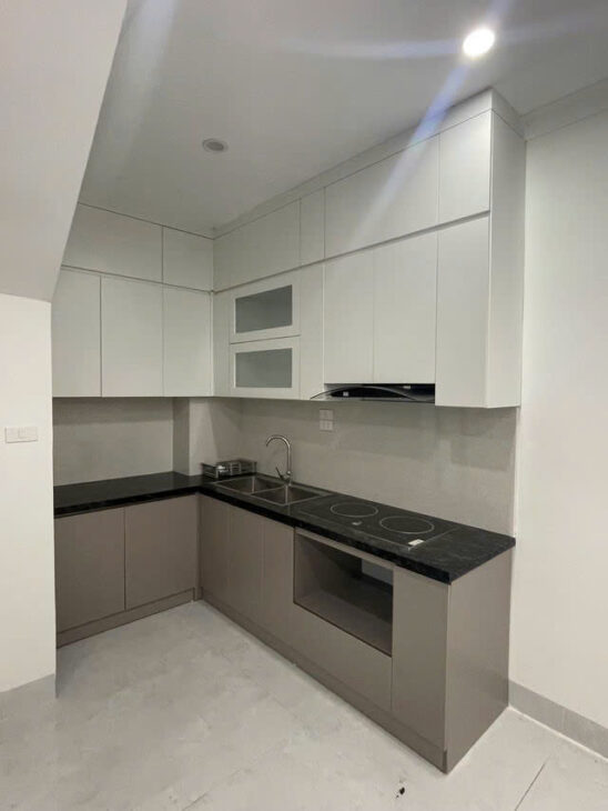 Nhà mới đẹp,ngõ rộng thông phố Nguyễn Văn Cừ 39m2,5 tầng,mặt tiền 4m, 7.5 tỷ Long Biên.