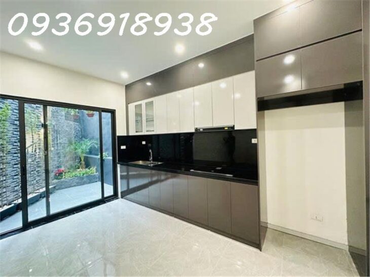 Rẻ nhất Thủ Đô-70m x 3 tầng-gara ô tô-gần hồ-nhà mới ở luôn-hàng xóm AEON Long Biên