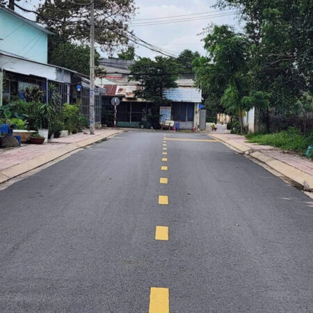 chính chủ bán nhanh lô đất mặt tiền đường nhựa trung tâm hành chính xã Tân Hiệp , huyện Hóc Môn