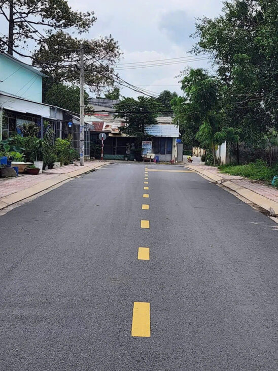 chính chủ bán nhanh lô đất mặt tiền đường nhựa trung tâm hành chính xã Tân Hiệp , huyện Hóc Môn