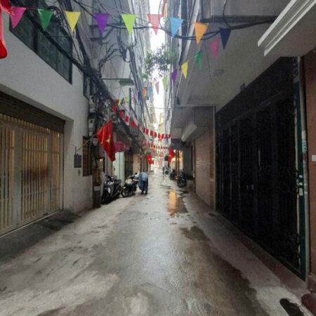 HÀNG HIẾM! NHÀ PHÂN LÔ Ô TÔ, NGÕ THẲNG RA PHỐ NGUYỄN CHÍ THANH