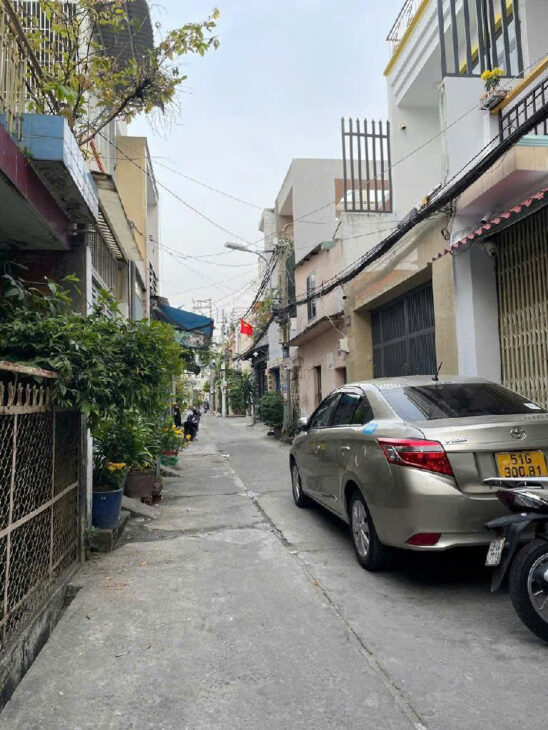 Ô TÔ NGỦ TRONG NHÀ, HẺM THÔNG TỨ TUNG – CẠNH LOTTE QUẬN 7. TL 8,8 tỷ