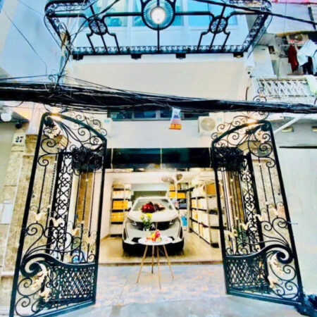 Nhà đẹp ở luôn ở La Thành, Đống Đa diện tích 52m2, 4 tầng, mặt tiền 4.8m, gara oto, Giá 18.5 Tỷ