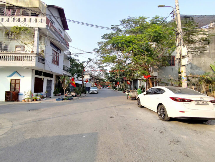Bán đất phân lô ngõ 15 Khúc Thừa Dụ, 90m, MT 4.5, đường 15m, GIá 62 tr/m