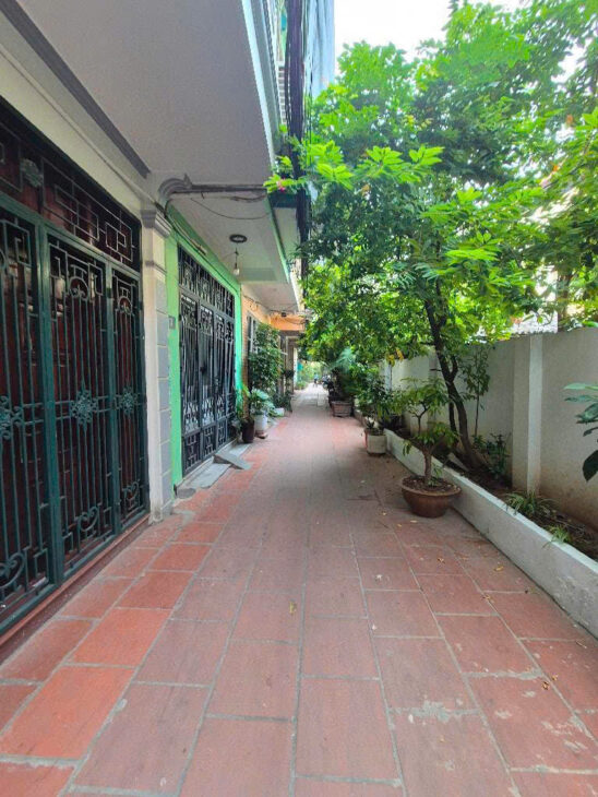 Nhà đẹp 5 tầng, 75m2, mặt tiền 5m, đang cho thuê KD 300tr/năm – phố Hoàng Hoa Thám – Ba Đình – giá