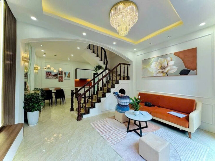 Bán nhà riêng vừa ở vừa kinh doanh 5 tầng, 4PN, 4WC, 55m2, giá 9 tỷ tại Phố Hoàng Cầu, Đống Đa, Hà