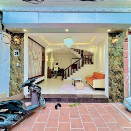 Bán nhà riêng vừa ở vừa kinh doanh 5 tầng, 4PN, 4WC, 55m2, giá 9 tỷ tại Phố Hoàng Cầu, Đống Đa, Hà