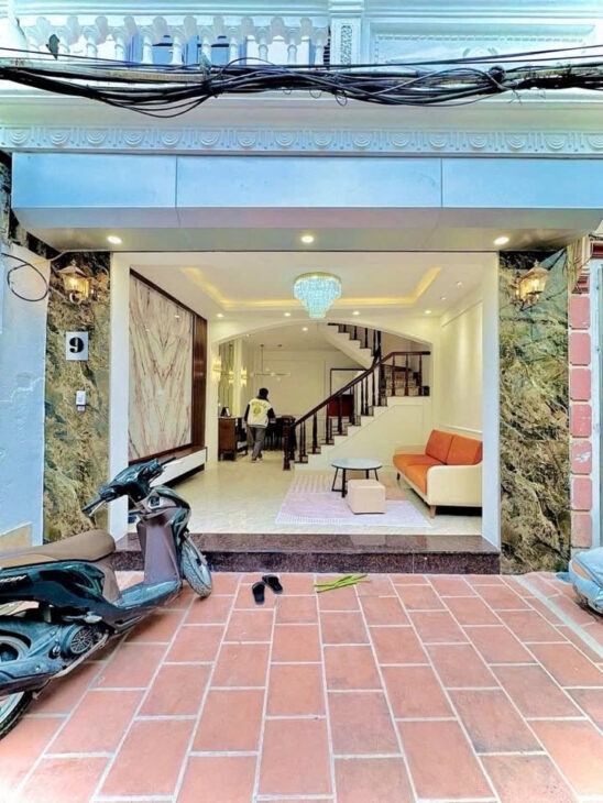 Bán nhà riêng vừa ở vừa kinh doanh 5 tầng, 4PN, 4WC, 55m2, giá 9 tỷ tại Phố Hoàng Cầu, Đống Đa, Hà