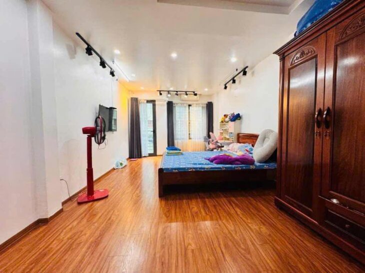 Bán nhà 28 Xuân La 40m2, 5 tầng, ngõ thông ô tô qua nhà chủ cần bán đã giảm chào 900tr