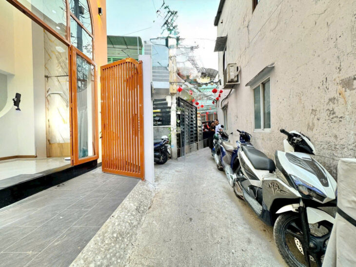 6.28 tỷ bán nhà mới khu VIP Nguyễn Cửu Vân giáp Q1- 5 tầng- 40m2-ngang 4.6m- 4PN 6WC full NT