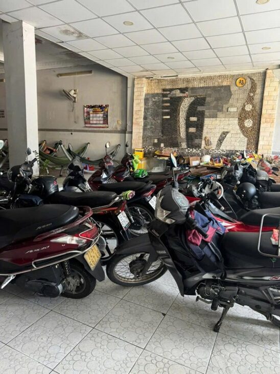 Không có người trông coi cần sang quán