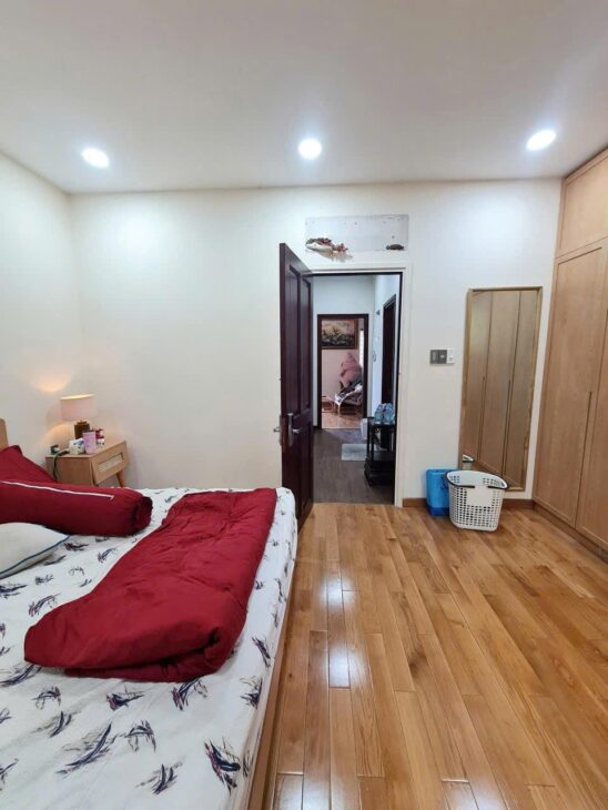 Nhà bán Khang Điền Melosa, DT 80m2, đường rộng 12m, 3 tầng, 4PN, nội thất đẹp, giá 8.8 tỷ TL