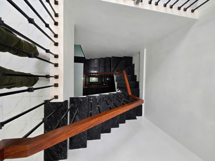 EM BÁN NHÀ Ở #BƯỞI #TÂYHỒ 5 Tầng 35m2 dân xây -8x tỷ- Gõ 3 Gác Tránh- 10m ra Oto